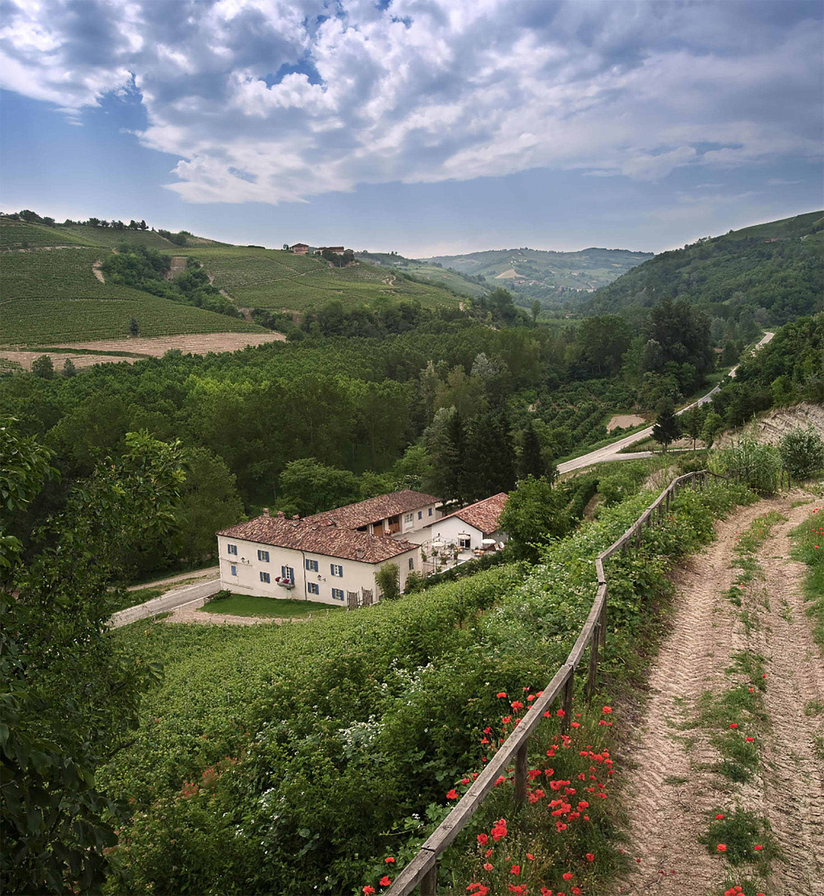 Marcarini Agriturismo Neviglie Exterior foto