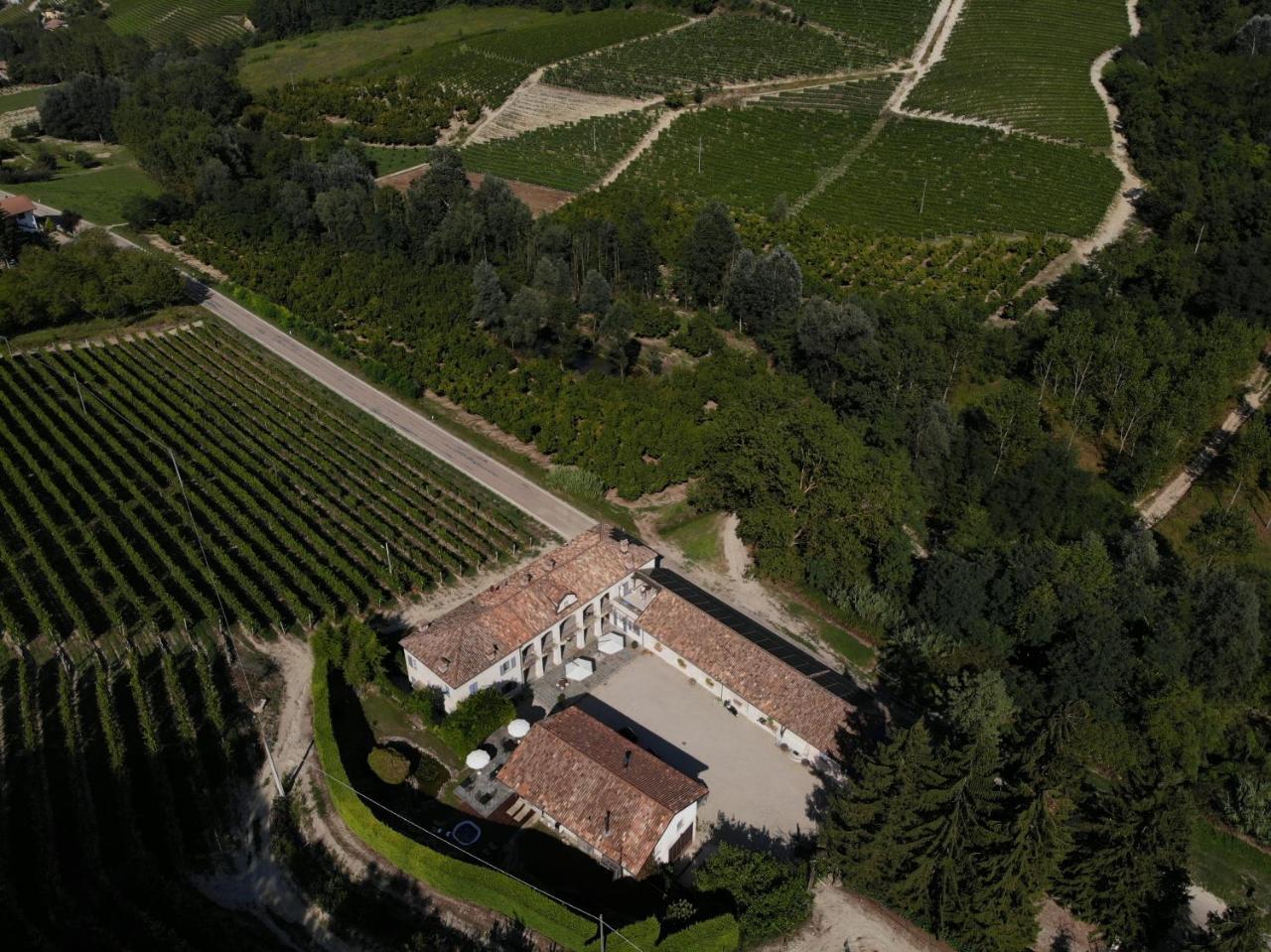 Marcarini Agriturismo Neviglie Exterior foto